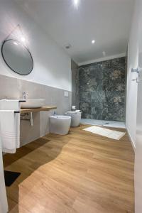 a bathroom with two sinks and two toilets at SolVerdi in Oristano