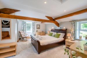 Postel nebo postele na pokoji v ubytování 5 Bed in Snaizeholme oc-w32200