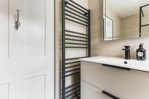 Kuchyň nebo kuchyňský kout v ubytování Woodville + 28 fotografií