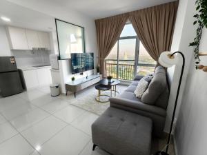 Posezení v ubytování Midas SeaView 2BR -BrandNew Blk A I High Floor