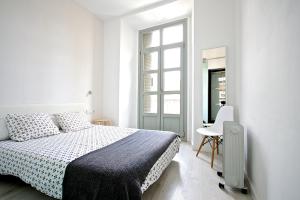 Posteľ alebo postele v izbe v ubytovaní MalagaUrbanRooms - Central Suites