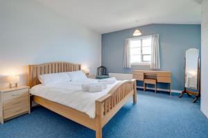 En eller flere senge i et værelse på 22 Ballard Estate