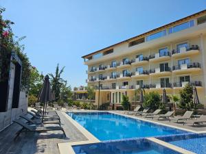 Bazén v ubytování Monte Mare Hotel nebo v jeho okolí