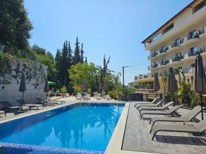 Bazén v ubytování Monte Mare Hotel nebo v jeho okolí