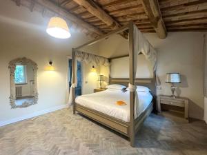 Katil atau katil-katil dalam bilik di Orvieto villa