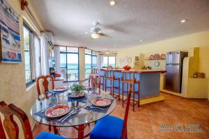 Una cocina o kitchenette en Luna Azul Unit 7
