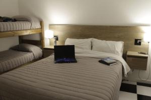 Ένα ή περισσότερα κρεβάτια σε δωμάτιο στο Hotel Low Cost Bahía