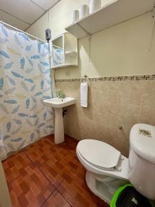 Ένα μπάνιο στο Casa Virginia, AC, Close to Downtown, Private +26 φωτογραφίες