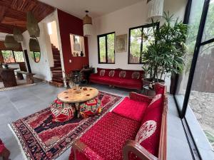 Χώρος καθιστικού στο Villa curandero