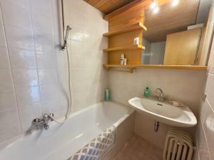 a bathroom with a bath tub and a sink at Sole Alto Charm, Parking & Wi-Fi in Marilleva