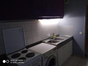 a kitchen with a sink and a washing machine at Chambre Privée 1 BONNEUIL SUR MARNE 30 minutes from Paris in Bonneuil-sur-Marne +6 photos
