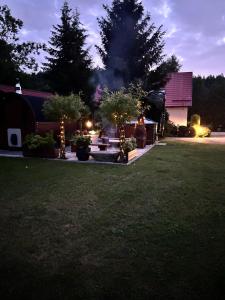 Ogród w obiekcie Domek pod Lasem na Mazurach
