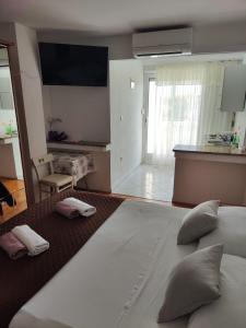 Кровать или кровати в номере Apartments Grubelić - Perfect for Families and Small Groups