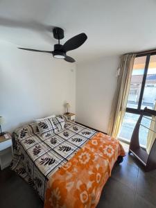 En eller flere senge i et værelse på Carlos Paz Roque Sainz Peña