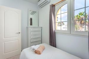 Posteľ alebo postele v izbe v ubytovaní Corralejo Beachside Villa Éter with Private Pool, BBQ & Fast Wifi