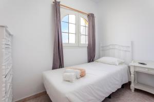 Posteľ alebo postele v izbe v ubytovaní Corralejo Beachside Villa Éter with Private Pool, BBQ & Fast Wifi