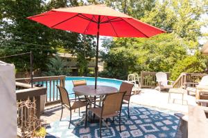 Gallery image of South Knox Spot Grill Outdoor Pool Lounge in Knoxville +29 photos