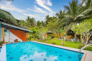 a villa with a swimming pool and a yard at Mandavilla Airport Transit Hotel in Katunayake