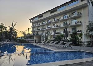 Bazén v ubytování Monte Mare Hotel nebo v jeho okolí