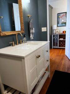 a bathroom with a sink and a mirror at Rabbits Run-Mountain Creek Retreat in Mentone