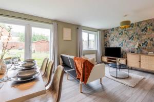 Μια τηλεόραση ή/και κέντρο ψυχαγωγίας στο Chic 4bd Manchester Abode - Free Parking - Snooker