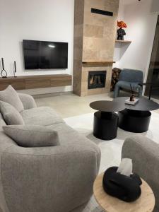 Μια τηλεόραση ή/και κέντρο ψυχαγωγίας στο Mini villa