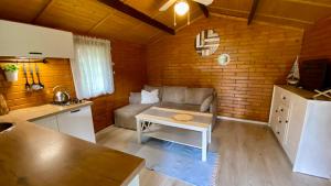 Kuchyň nebo kuchyňský kout v ubytování Domek parterowy