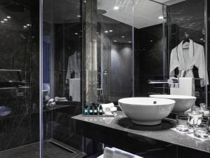 Koupelna v ubytování Sofitel Athens Airport