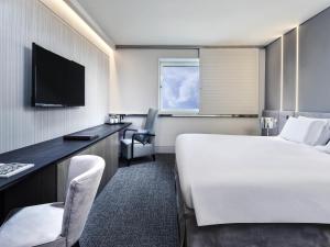 Postel nebo postele na pokoji v ubytování Sofitel Athens Airport