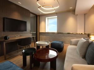 TV a/nebo společenská místnost v ubytování Sofitel Athens Airport