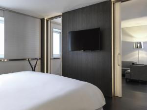 Postel nebo postele na pokoji v ubytování Sofitel Athens Airport