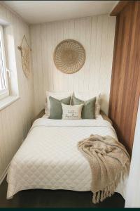 a bedroom with a large bed with a blanket on it at Altana Kasztelana - Domek Letniskowy z tarasem i jacuzzi nad Dunajcem Velo in Wojnicz