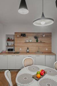O bucătărie sau chicinetă la Valentina's Hideaway