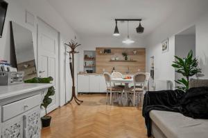 O bucătărie sau chicinetă la Valentina's Hideaway