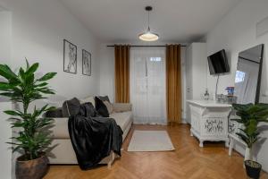 Un televizor și/sau centru de divertisment la Valentina's Hideaway +24 fotografii