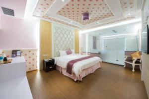 Voodi või voodid majutusasutuse Garden Spring Hotel toas