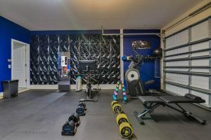 Gallery image of 6BR Heated Pool + Spa, Gym+ Peloton, Theater, GameRoom in Tampa +42 photos