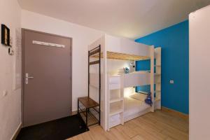 a small room with white bunk beds and blue walls at Au bon endroit N1 - Appartement 2 pièces 5 à 7 personnes - proche pistes - coeur station - balcon in Orcières