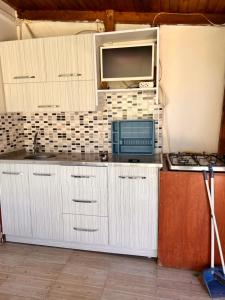 Nhà bếp/bếp nhỏ tại Adrasan Parlak evleri