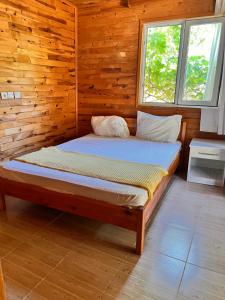 Giường trong phòng chung tại Adrasan Parlak evleri
