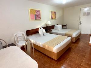 Ένα ή περισσότερα κρεβάτια σε δωμάτιο στο Alba Suites Acapulco