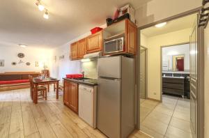 Η κουζίνα ή μικρή κουζίνα στο Au bon endroit N2 - Appartement 2 pièces 7 personnes - proche pistes - Belle vue +7 φωτογραφίες