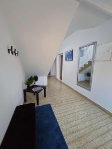 an attic hallway with a staircase and a mirror at Kuća za odmor Sofija in Beli Manastir