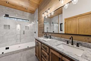 a bathroom with two sinks and a large mirror at sugar mountain lodge in Blue Ridge +36 photos