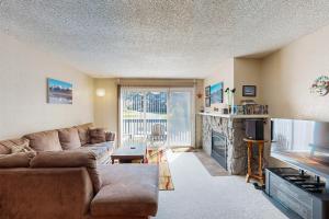 Posezení v ubytování Brighton Condo #209