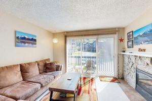 Posezení v ubytování Brighton Condo #209