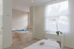Bilik mandi di Iberostar Selection Coral Bavaro - All Inclusive