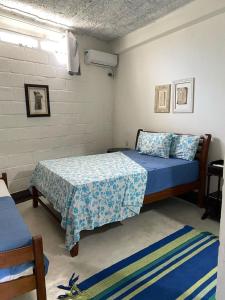 En eller flere senge i et værelse på Estúdio Casa do Tamarineiro