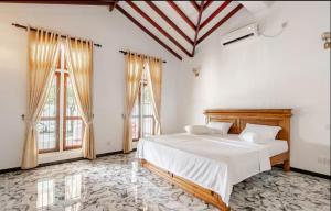 Ένα ή περισσότερα κρεβάτια σε δωμάτιο στο Palmwood Retreat - Entire 3 Bed room House with AC and Parking