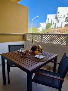 Φαγητό σε αυτό το διαμέρισμα ή κάπου εκεί κοντά